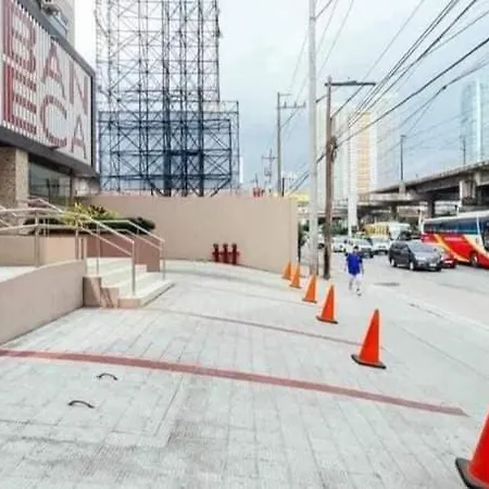 Andz\'S Place Urban Deca Mandaluyong